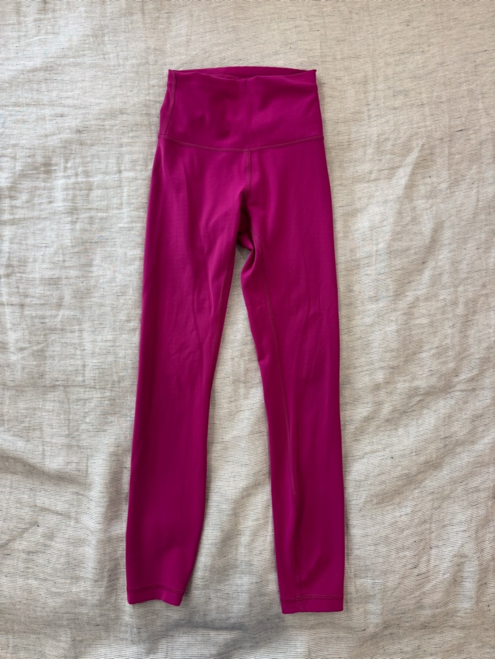 Lululemon High-Waist Active Leggings - electric hot Pink. Size 2.